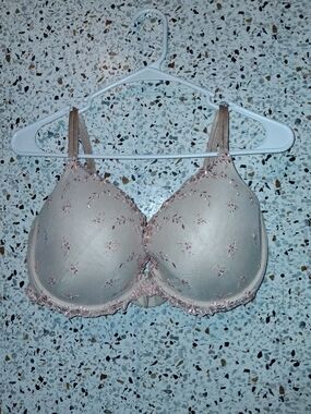 Ambrielle Tshirt Bra Size 40DD Beige Padded With Wires Lace Accent